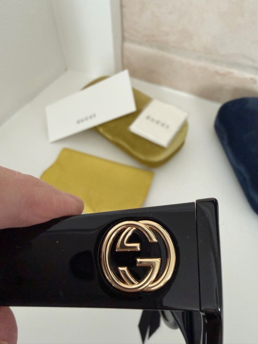 New Gucci Black and Gold Oversized Square Sunglasses. Authentic. GG0142SA - Picture 4 of 10